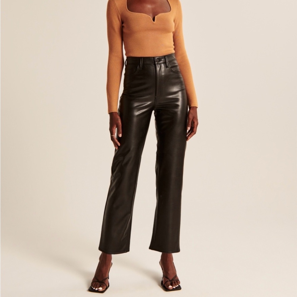 Abercrombie & Fitch Black Vegan Leather High-Rise Ankle Straight 28/6
